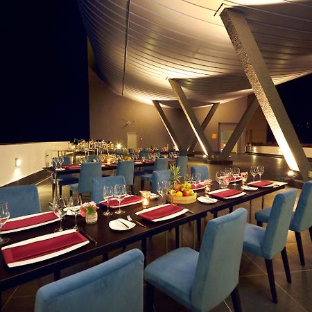 Lexis Suites Penang Bayan Lepas Buitenkant foto The Deck