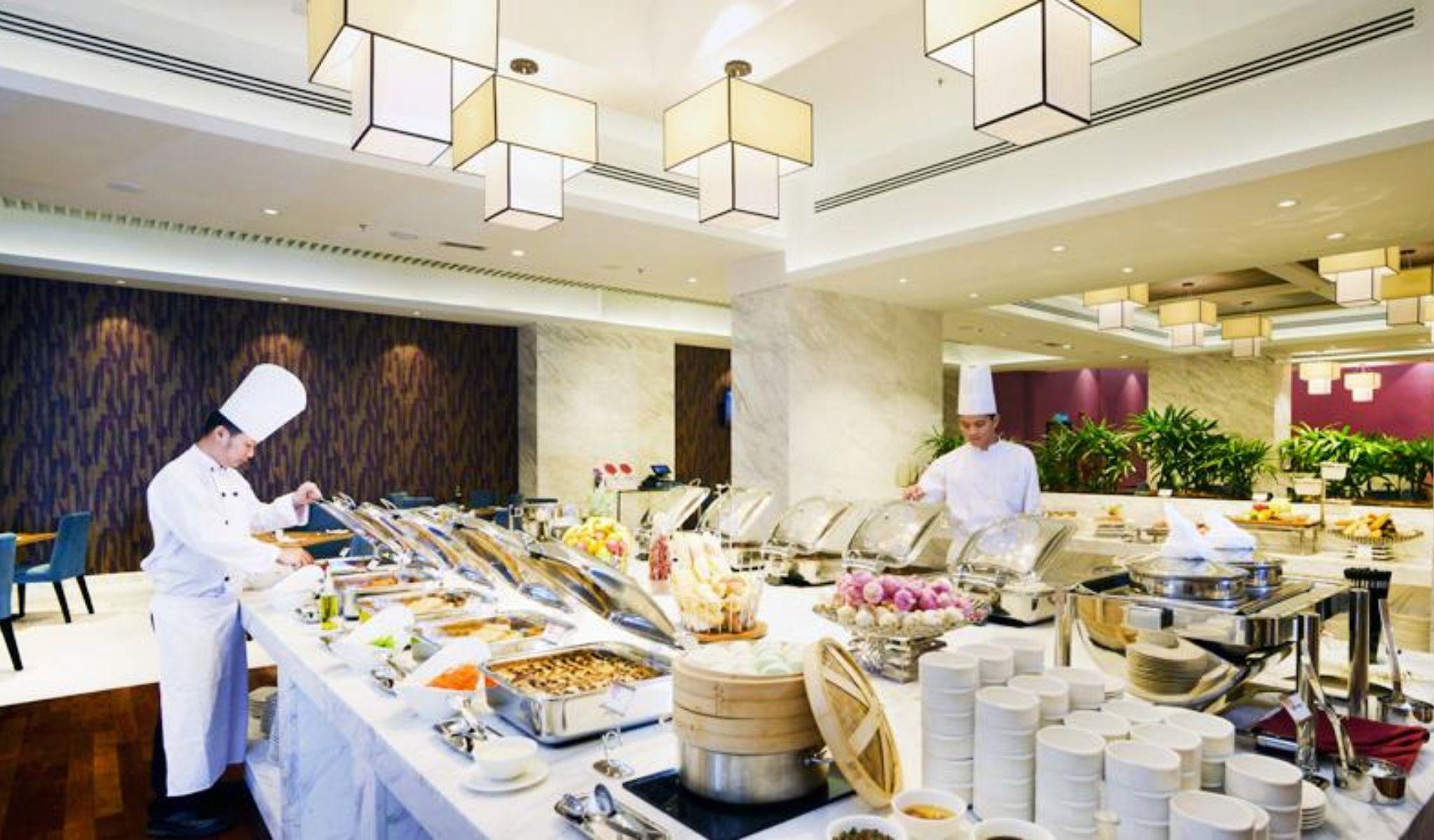 Lexis Suites Penang Bayan Lepas Buitenkant foto A buffet at a hotel