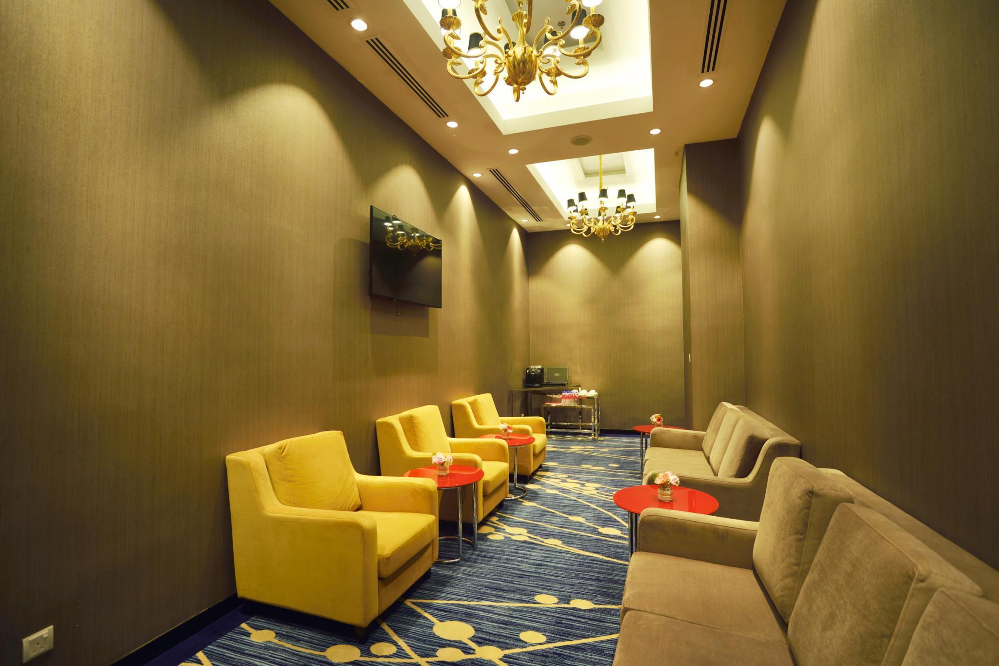 Lexis Suites Penang Bayan Lepas Buitenkant foto The lounge at the airport