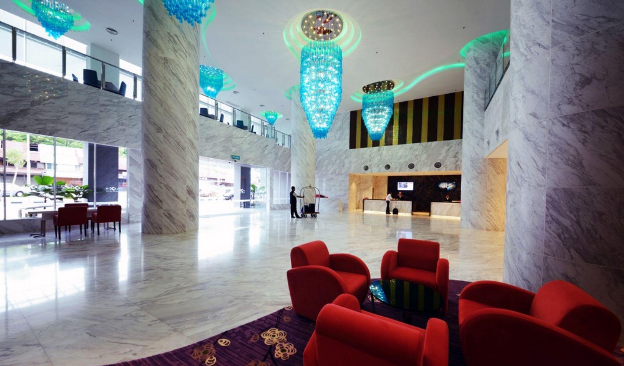 Lexis Suites Penang Bayan Lepas Buitenkant foto The lobby of the hotel