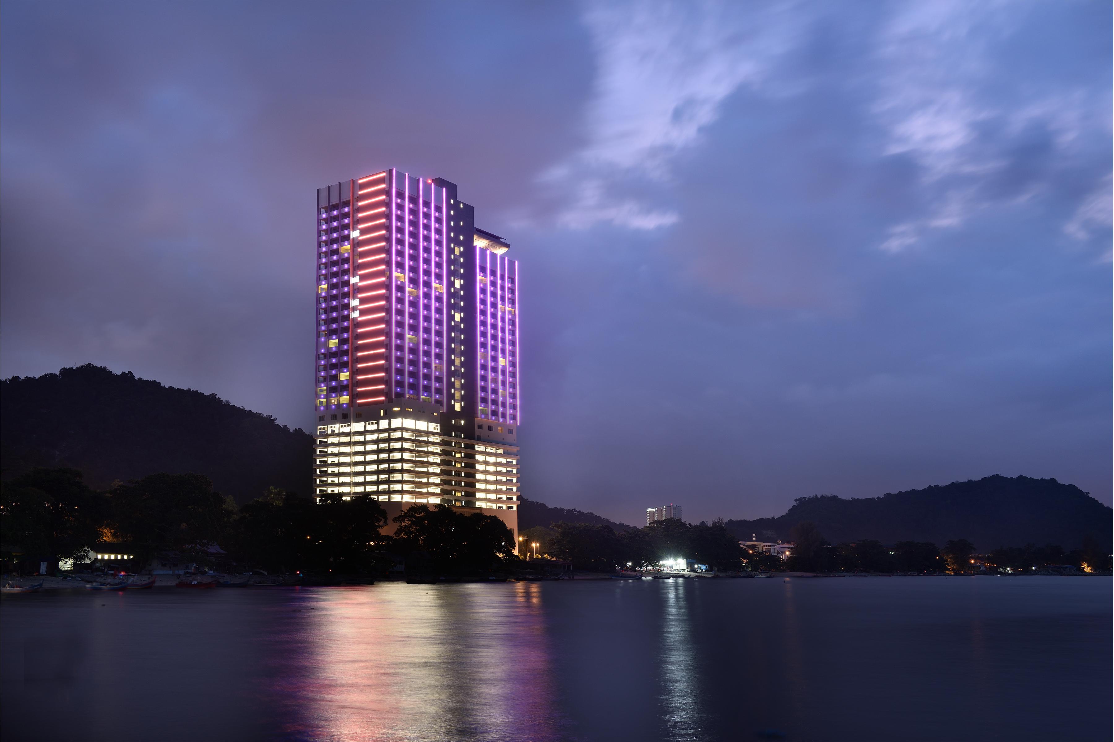 Lexis Suites Penang Bayan Lepas Buitenkant foto The Royal