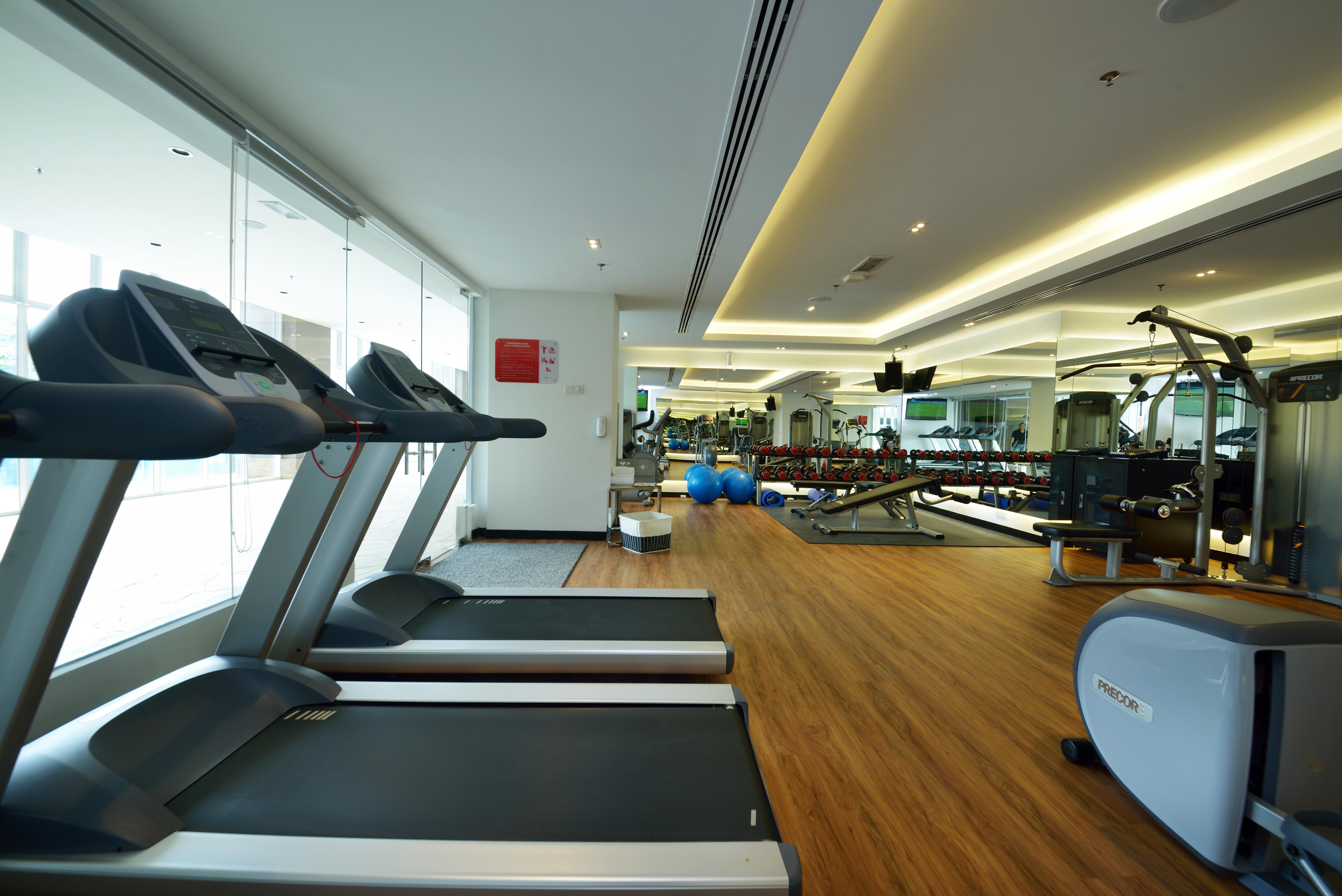 Lexis Suites Penang Bayan Lepas Buitenkant foto A gym in a hotel
