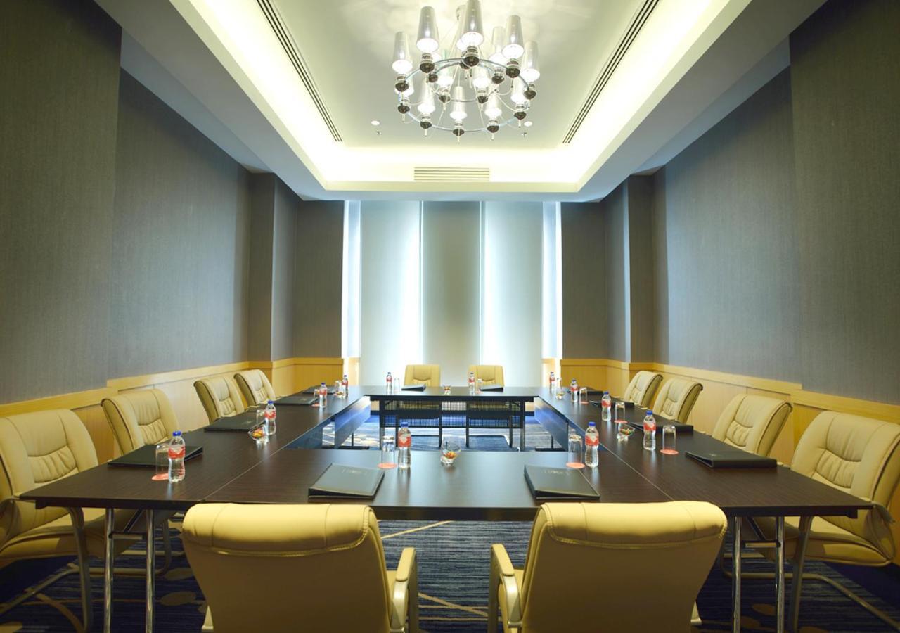 Lexis Suites Penang Bayan Lepas Buitenkant foto Meeting room