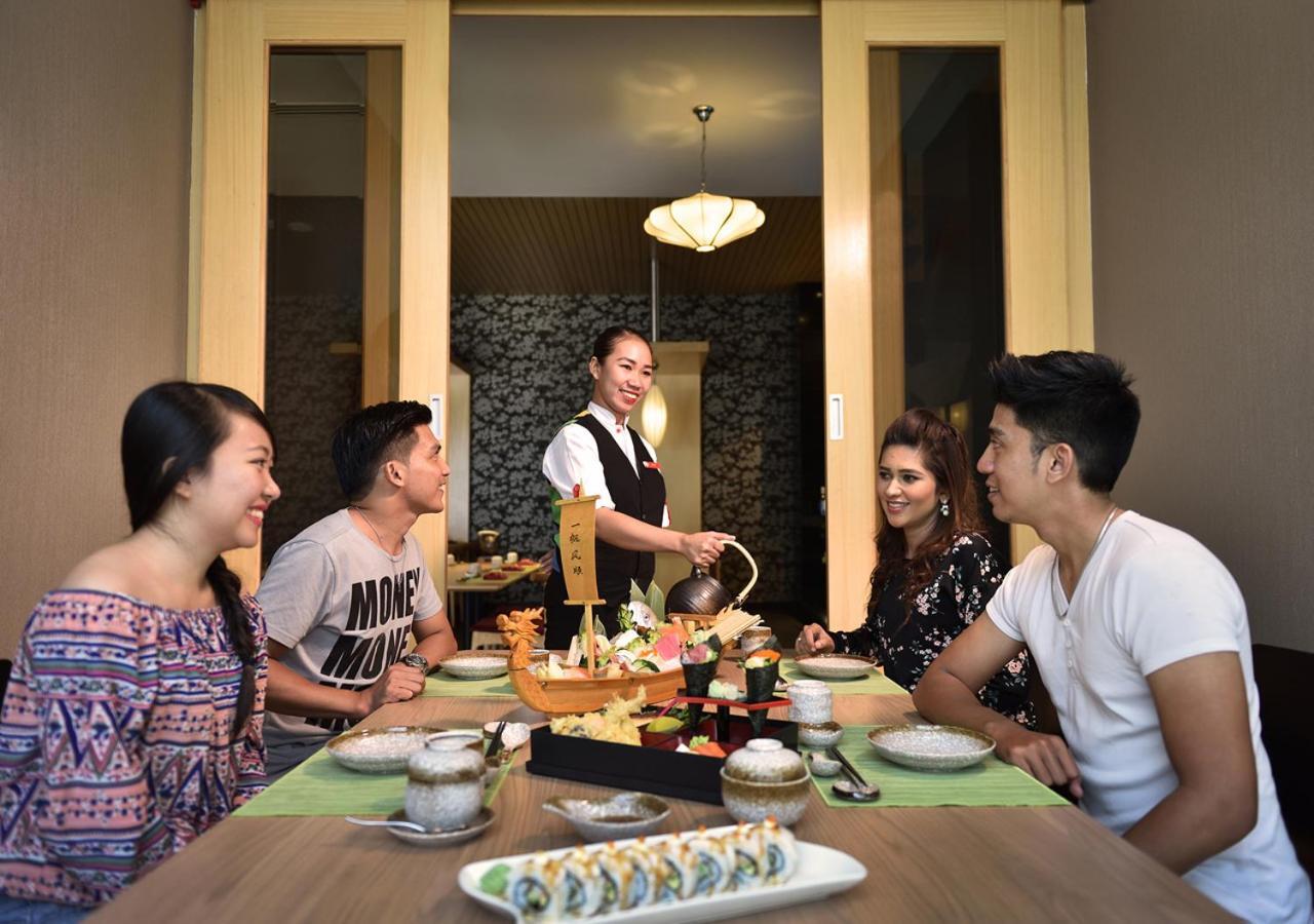 Lexis Suites Penang Bayan Lepas Buitenkant foto A restaurant in Vietnam