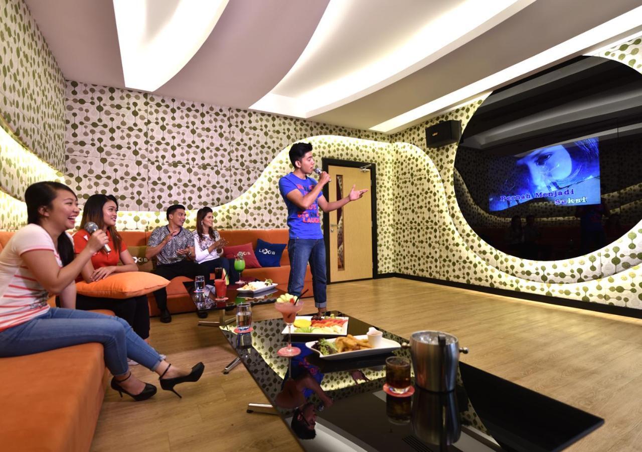 Lexis Suites Penang Bayan Lepas Buitenkant foto A karaoke box in Shanghai, China