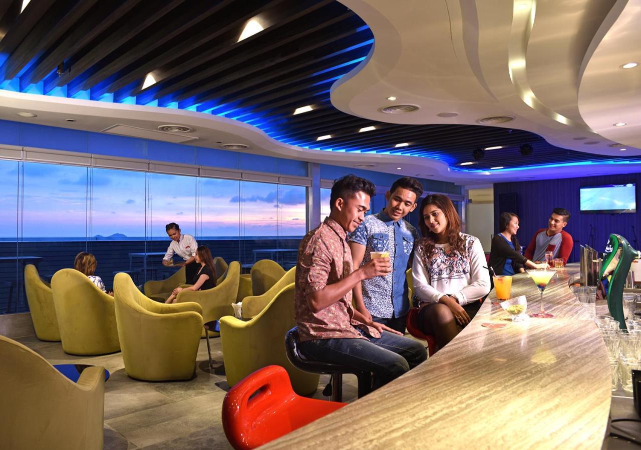 Lexis Suites Penang Bayan Lepas Buitenkant foto The lounge at KLIA