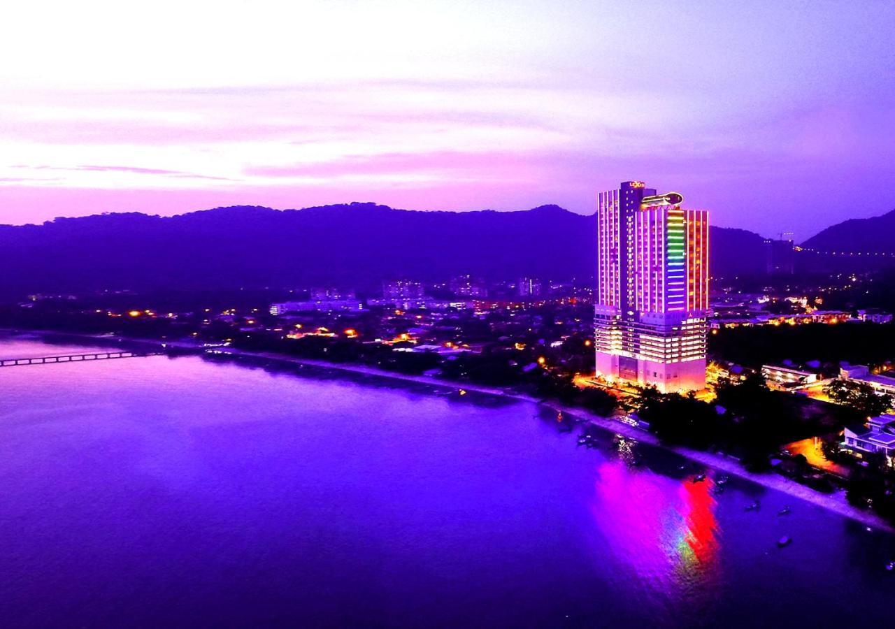 Lexis Suites Penang Bayan Lepas Buitenkant foto The Bertam River